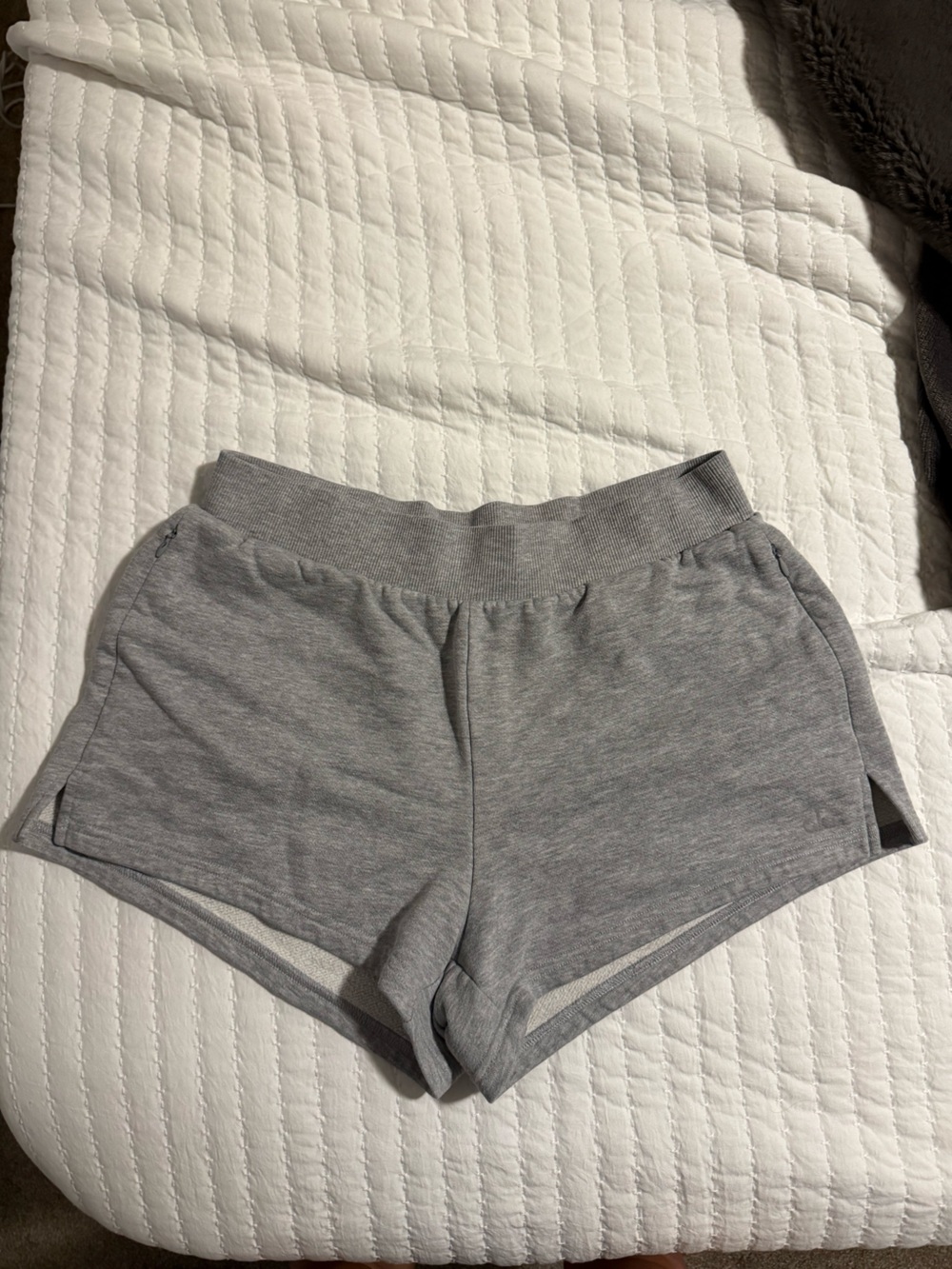 ALO Women's Gray Knit Lounge Shorts